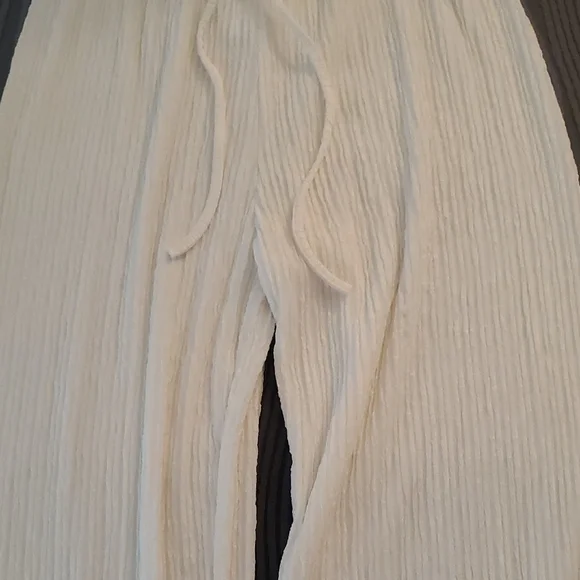 White Textured Wide-Leg Pants - Picture 5 of 12